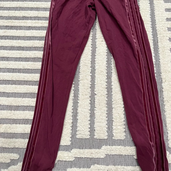Adidas Originals Gold Logo‎ Tonal Stripe Leggings in Crimson - Picture 9 of 15